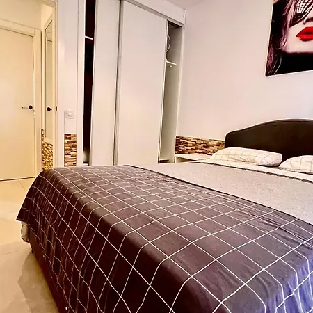 Cozy Two Bed Apartment. Apartment