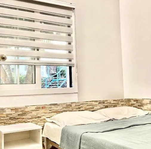 Lejlighed Cozy Two Bed Apartment.