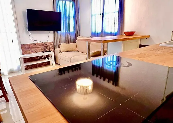 Cozy Two Bed Apartment. Lejlighed *