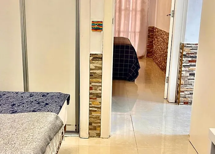 Cozy Two Bed Apartment. *