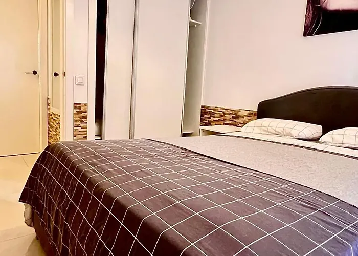 Cozy Two Bed Apartment. Διαμέρισμα