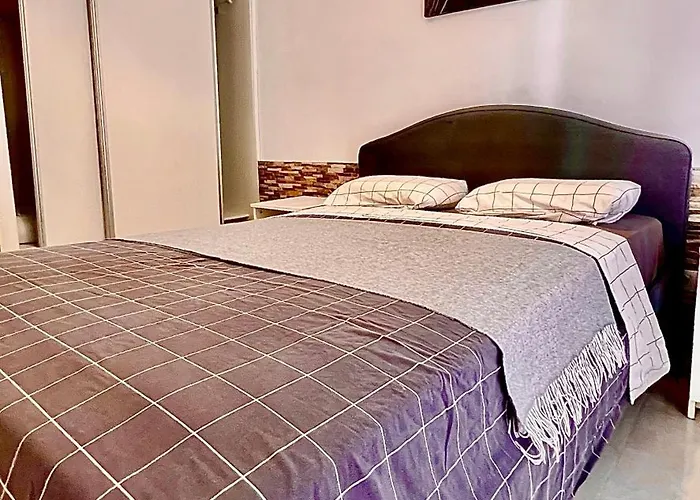 Cozy Two Bed Apartment. Lejlighed *