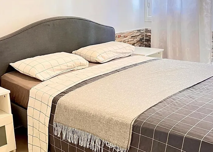 Cozy Two Bed Apartment. Lejlighed