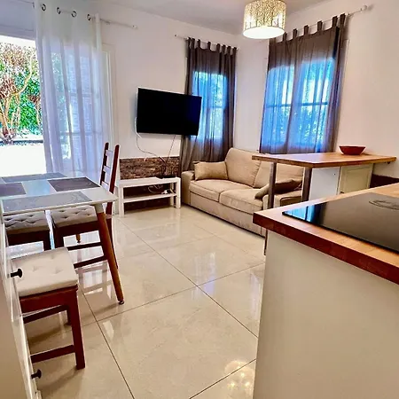 Cozy Two Bed Apartment. Apartmán Costa Adeje (Tenerife)
