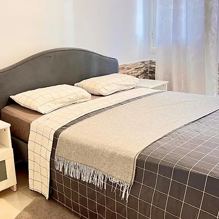 Cozy Two Bed Apartment. Apartamento