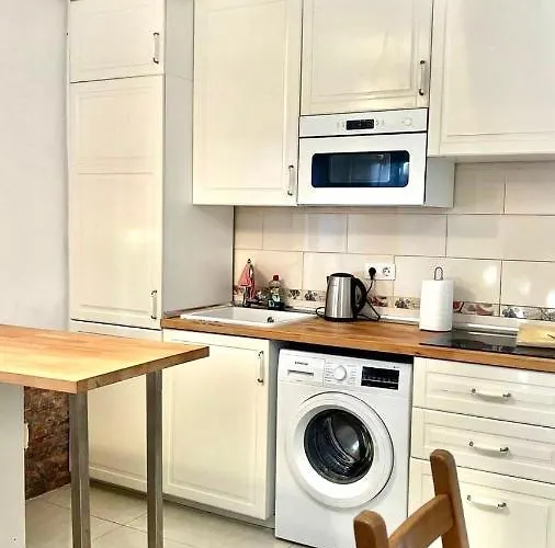 Апартаменты Cozy Two Bed Apartment.