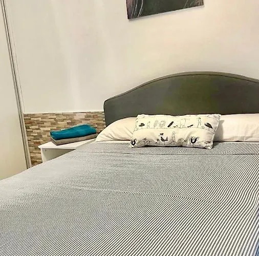 Cozy Two Bed Apartment. Апартаменты Адехе