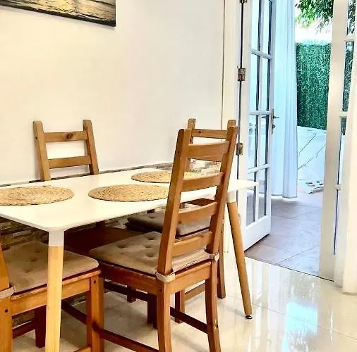 Апартаменты Cozy Two Bed Apartment. *