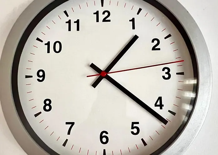 Cozy Two Bed Apartment. Апартаменты Адехе