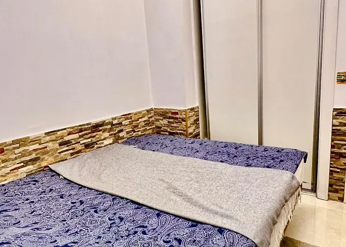 Cozy Two Bed Apartment. Адехе