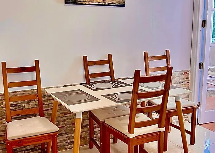 Cozy Two Bed Apartment. * Адехе