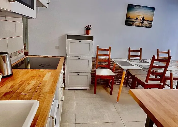 Апартаменты Cozy Two Bed Apartment. Адехе