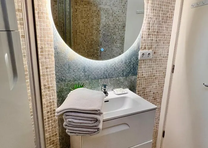 Апартаменты Cozy Two Bed Apartment.