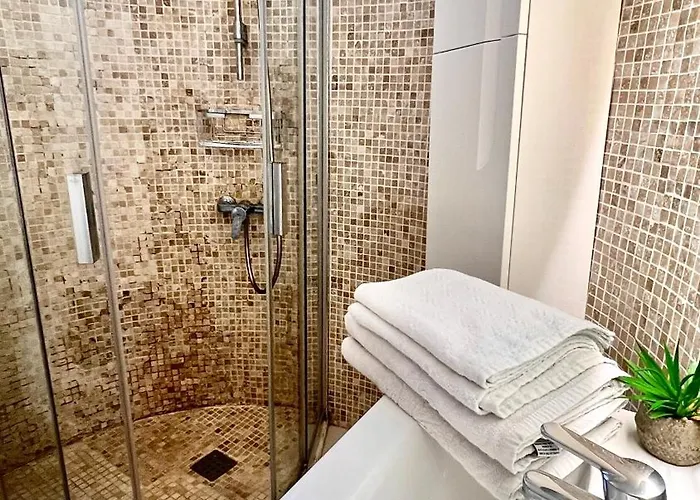 Cozy Two Bed Apartment. * Адехе